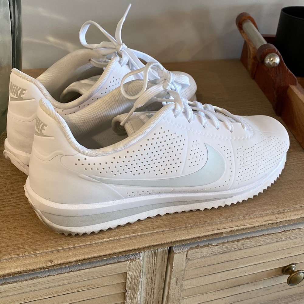 Nike all white shoes